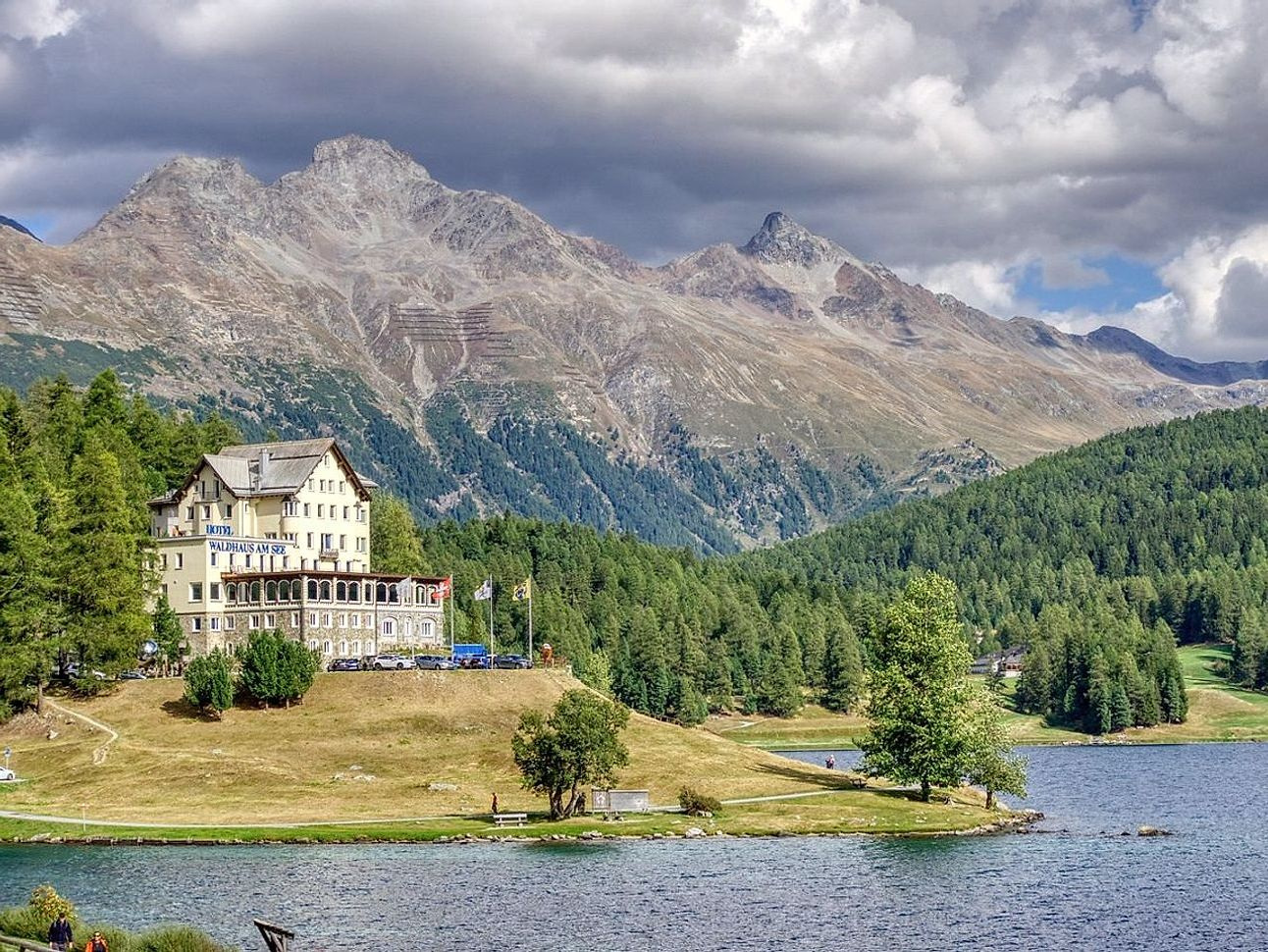 Signature retreats
